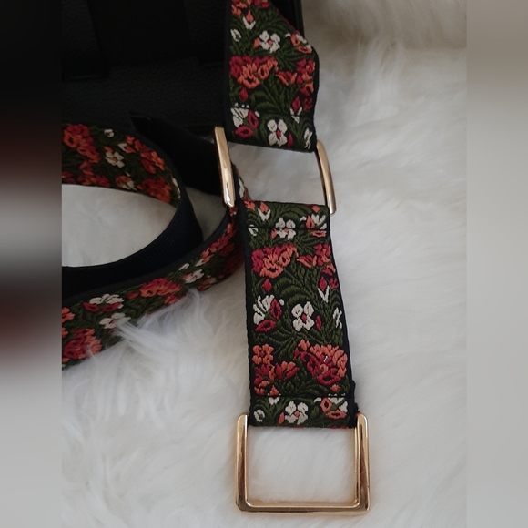 *FINAL SALE* STEVE MADDEN Embroidered Guitar Strap Black Leather Belt Bag - Picture 13 of 14